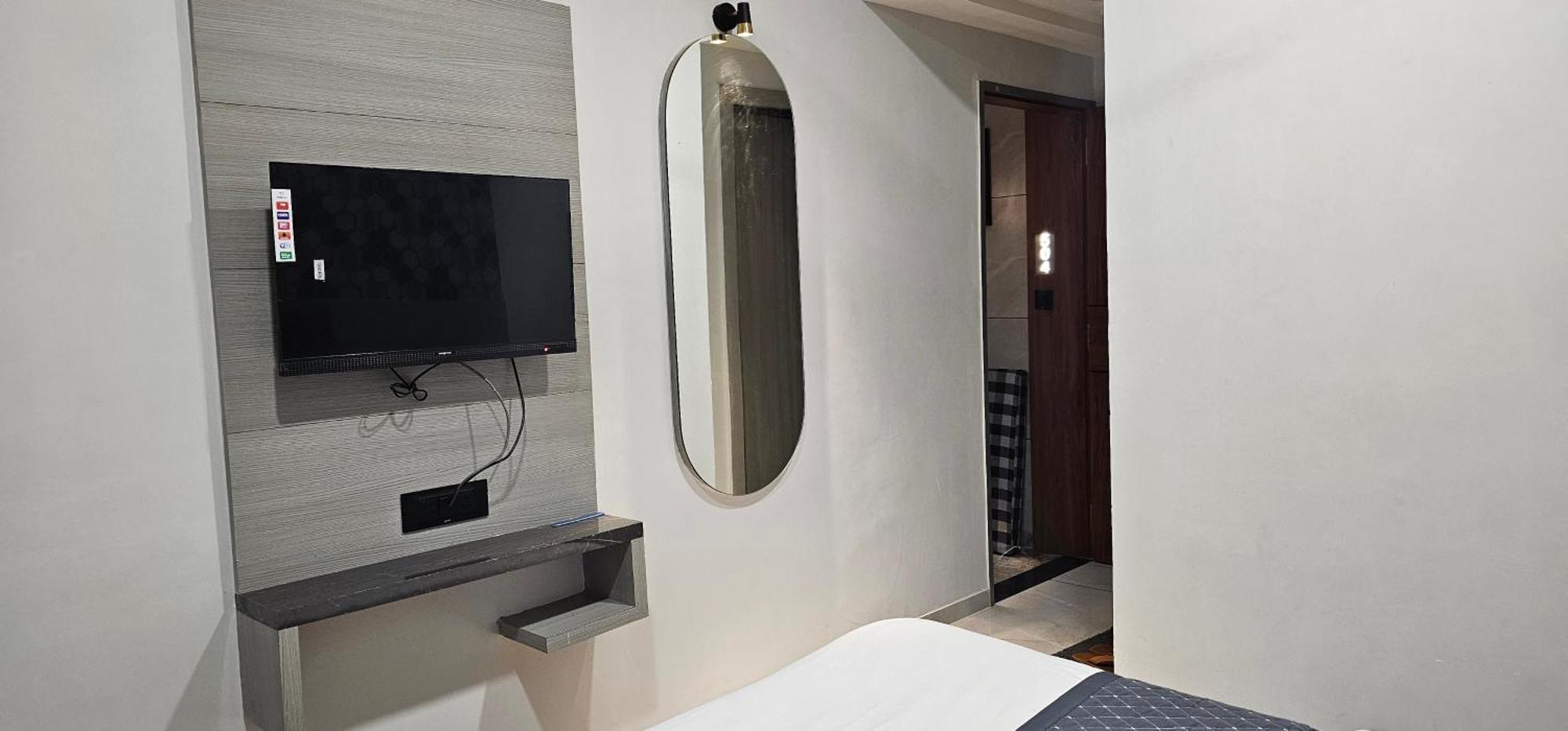 Hotel Allen アーメダバード エクステリア 写真